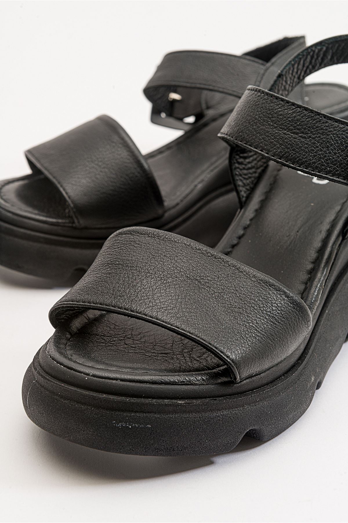 Ermani Kadın Deri Sandalet Siyah